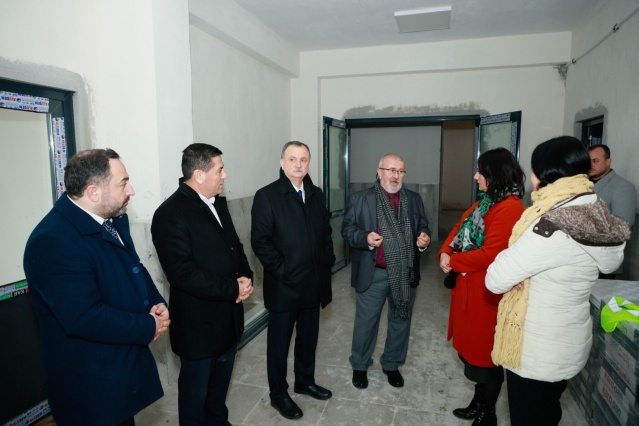 Yunusemre Belediyesi, Manisa Büyükşehir Belediyesi ve Şehzadeler Belediyesi işbirliği ile Manisa’nın sokak canlıları için kanayan yarasına çözüm olacak olan Ege Bölgesi’nin en büyük Hayvan Yaşam Merkezi çalışmalarında sona yaklaşılıyor.