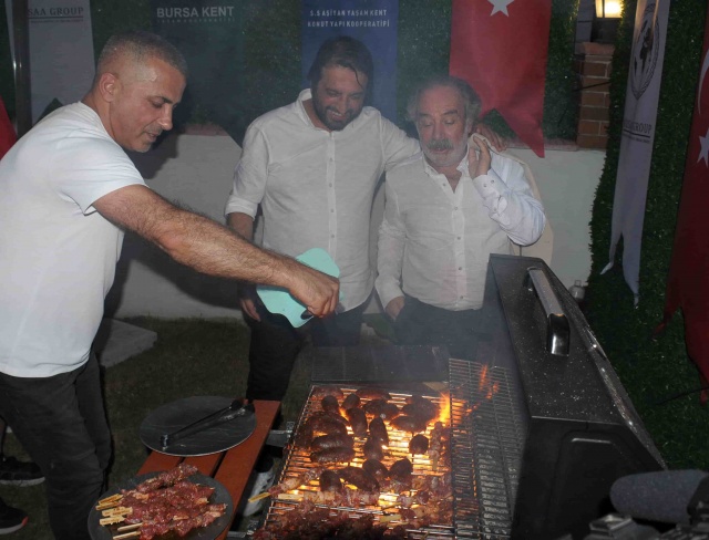Gecenin ev sahipliğini yapan Biessa Group onursal başkanı İbrahim Yazğan ve Biessa Group yönetim kurulu başkanı Sercan Yazğan " Projelerimize halkımız dışında sanat camiasından birçok ünlü isim de ilgi gösteriyor. Şehir yaşamından biraz olsun uzaklaşmak isteyen herkesi bekleriz "dedi