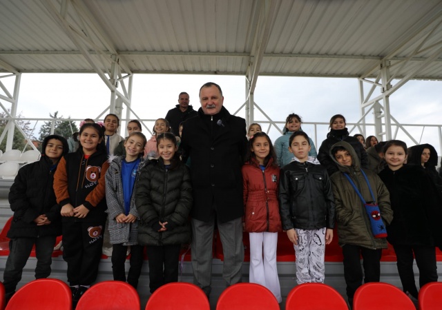Yunusemre Belediyesi, olimpiyatlarda ve Avrupa Atletizm Şampiyonası’nda Türkiye’ye madalya kazandıran ilk Türk atlet olan Ruhi Sarıalp anısına Üç Adım Atlama Yarışması gerçekleştirdi.