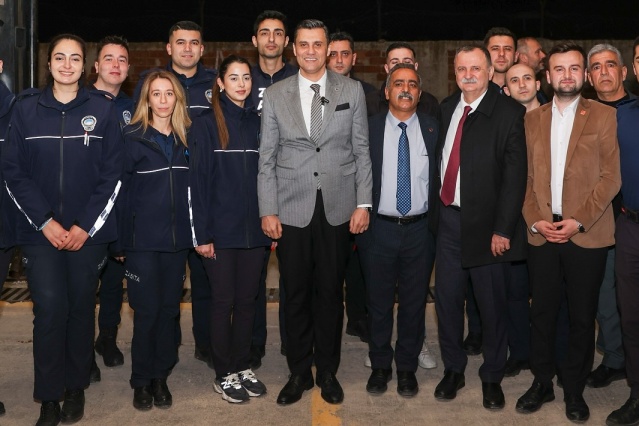 Yunusemre Belediye Başkanı Semih Balaban, Manisa Büyükşehir Belediye Başkanı Ferdi Zeyrek Horozköy’de vatandaşlarla birlikte iftar yaptı. Yoğun katılımın olduğu programda konuşan Başkan Balaban, Ramazan ayı boyunca iftar programlarının farklı mahallelerde devam edeceğini söyledi.