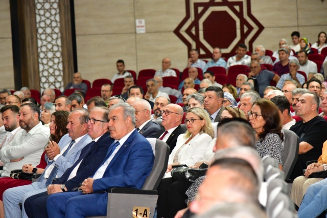‘AKADEMİSYENLERDEN DEĞERLİ BİLGİLER EDİNDİK’
Başkan Balaban sempozyumun sonunda panelistlere plaket vererek değerli bilgileri
kendileri ile paylaştıkları için teşekkür ederek, Başkan Balaban, “Güzel bir çalışma
yaptık. Emeği geçen herkese teşekkür ediyorum. Akademisyenlerden değerli bilgiler
edindik. Bu tür çalışmalarımız devam edecek” diye konuştu.