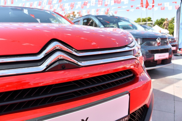 6 Ekim Pazar Gününe Kadar Ziyarete Açık
4 Ekim Cuma günü açılan Manisa Otoshow otomobil fuarı, 6 Ekim Pazar gününe kadar
ziyaretçilerini ağırlayacak.