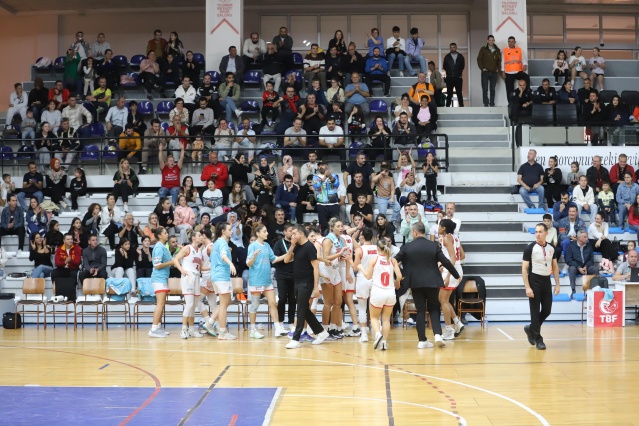 Turgutlu Belediyespor Başkanı ve Belediye Başkan Yardımcısı Hüseyin Maliz, “Kadın Basketbol ve Kadın Voleybol Takımlarımız peş peşe elde ettikleri galibiyetlerle bizlere heyecan ve mutluluk dolu anlar yaşattılar. Pazar günü iki takımımızdan da muhteşem sonuçlar elde ettik. Kazandıkları galibiyetler için Kadın Basketbol, Kadın Voleybol Takımımızın oyuncularını ve teknik ekibimizi yürekten tebrik ediyor, başarılarının devamını diliyorum” dedi.