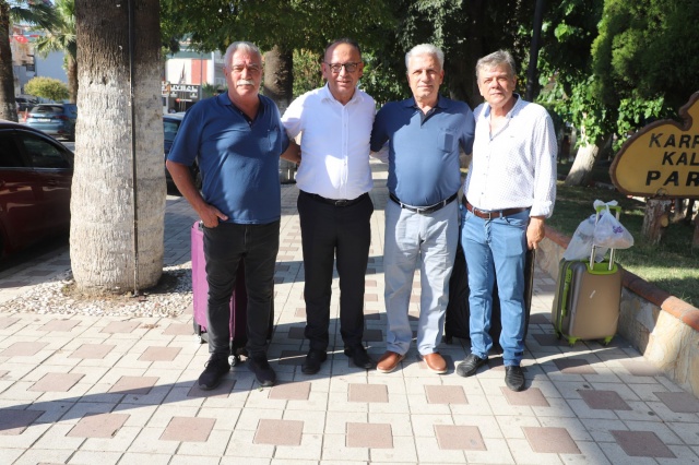 Turgutlu Makedonya Göçmenleri Kültür ve Dayanışma Derneği Başkanı Ercan Özduman, “Derneğimizin genç üyelerine yönelik olarak Kuzey Makedonya’ya yapılacak kültür gezisine destek veren başta Turgutlu Belediye Başkanımız Çetin Akın’a ve tüm meclis üyelerimize teşekkür ediyorum” şeklinde konuştu.