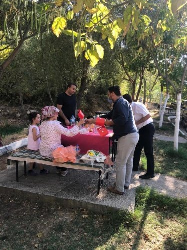30 Ağustos Zafer Bayramı ve Demirci'nin Kurtuluş gününde çocuklar milli şuurun simgesi olan Türk Bayrağını salladılar.