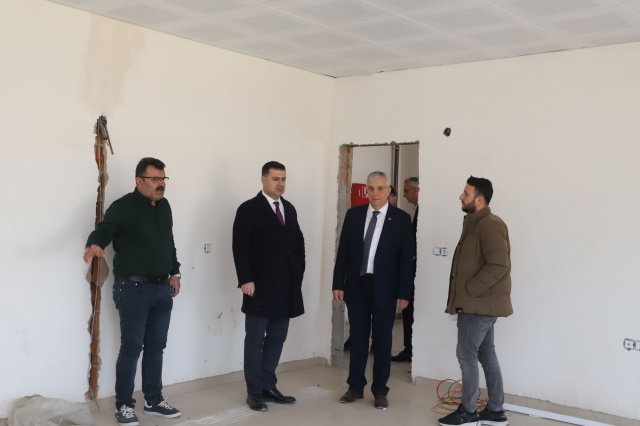 Turgutlu Belediyesinin öz kaynakları ve kendi imkanlarıyla hayata geçirilen Ekrem Gürel Kültür Merkezi ve Selvilitepe Spor Salonu projesinde sona gelindi. Ekrem Gürel Kültür Merkezi projesi, 35 milyon 580 bin TL’lik bütçesiyle kentin yeni kültür sanat mekanı olarak kapılarını açacak. 43 milyon 740 bin TL yatırımla kente kazandırılacak Selvilitepe Spor Salonu projesi ise birçok spor müsabakasına ev sahipliği yapacak.