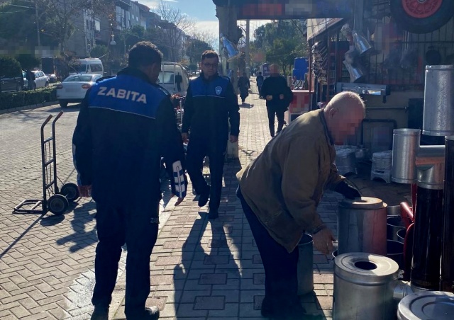 Zabıta ekiplerimiz ve İlçe Emniyet Müdürlüğü ekipleri ile birlikte, mevzuata aykırı işgalleri tespit ettik ve cezai işlemler uyguladık. Şehrimizin düzeni ve vatandaşlarımızın esenliğini sağlamak adına denetimlerin aralıksız devam edecek. Tüm ekip arkadaşlarıma teşekkür ederim” dedi.