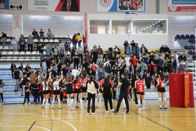 Karşılaşmanın tamamında üstünlüğü rakip takıma bırakmayan ev sahibi Lidya Garden City Turgutlu Belediyespor Basketbol Takımı mücadeleyi 75-60 skorla kazanarak önemli bir galibiyet elde etti. 
Kırmızı siyahlılar bu sezon oynadığı 6 maçın 5’ini kazanma başarısı gösterdi ve ligde 2. sıraya yükseldi.