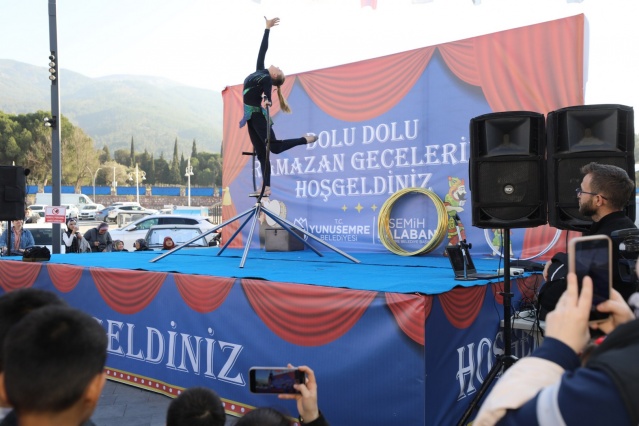 GEÇMİŞ RAMAZANLARA ÖZLEM GİDERİLECEK

CHP Yunusemre İlçe Başkanı Av. Mehmet Arslan konuşmasında, şu görüşlerini paylaştı: "Ramazan; paylaşma ve yardımlaşma ayıdır. Burada, hep birlikte geçmiş Ramazanların ruhunu yeniden yaşayacağız. Geleneksel etkinliklerle dolu bir Ramazan olacak. Bu güzel organizasyonda emeği bulunan herkese şükranlarımı sunuyorum."