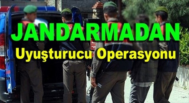 Manisa İli Gördes İlçesi Akhisar-Gördes Karayolu Kıran Mahallesi yol ayrımında 10.01.2022  günü  saat:20.00 sıralarında Gördes İlçe Jandarma Komutanlığı ekiplerince yapılan istihbari çalışma sonucu; Gördes İlçe Emniyet Amirliği ile yürütülen ortak faaliyetle kenevir maddesi bulundurduğu değerlendirilen şüpheli araç içerisinde bulunan A.A.A.(E/1990 d.lu Erkek), A.S.D (E/1963 d.lu) ve A.G.B.(E/1990 d.lu) isimli şahıslar yakalanmıştır. A.S.D. isimli şahsın yapılan üst aramasında 60 gr kubar esrar maddesi ele geçirilmiştir. Gördes C.Savcısının talimatı ile Gecikmesinde Sakınca bulunan hal kapsamında A.A.A. isimli şahsın evinde yapılan aramada 40 adet çeşitli dönemlere ait tarihi nitelikte sikke 6 adet tarihi değeri olan obje, 1 adet tarihi değeri olan tabanca fişeği, 70 gr. Kubar esrar, 3 adet 9 mm tabanca fişeği, 1 adet hassas terazi ,1 adet kenevir yetiştiriciliğinde kullanılan özel yapım 60 gr. gübre ele geçirilerek muhafaza altına alınmıştır. Gördes C.Savcısının talimatı ile şüpheli A.A.A.,A.S.D. ve A.G.B. isimli şahıslar 11.01.2022 günü Adli Makamlara sevk edilmek üzere gözaltına alınmışlardır.