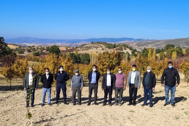 Ziyarette Kaymakam Adem Kaya’ya İlçe Jandarma Komutanı Teğmen Uğurcan Şahin, İlçe Tarım ve Orman Müdürü İslam Köse, Ziraat Odası Başkanı Mehmet Karakaya, Belediye Meclis Üyeleri Hayati İmrenlerli, Nurullah Akgün, Ören Mahallesi Muhtarı Hasan Taş da eşlik etti.
