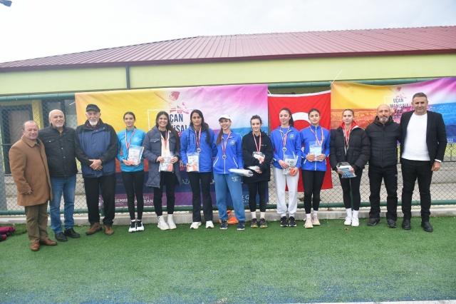 Manisa'ya 1948 Londra Olimpiyat Oyunları'nda Atletizm Üç Adım Atlama dalında bronz madalya kazandıran Ruhi Sarıalp, 100. yaş gününde memleketi Manisa'da çeşitli etkinliklerle anılıyor. Amatör branşların gelişimine önem veren Yunusemre Belediyesi, efsane atlet anısına Üç Adım Atlama Yarışması düzenledi. Atatürk Olimpik Spor Kompleksi Atletizm Pisti'nde gerçekleşen müsabakalar, büyük heyecana ve coşkuya sahne oldu. Organizasyonda konuşma yapan Yunusemre Belediye Başkanı Semih Balaban, yarışmada emeği geçenlere teşekkür ederek efsane atlet Ruhi Sarıalp'in elde ettiği başarıların gençlere ilham kaynağı olduğunu kaydetti.