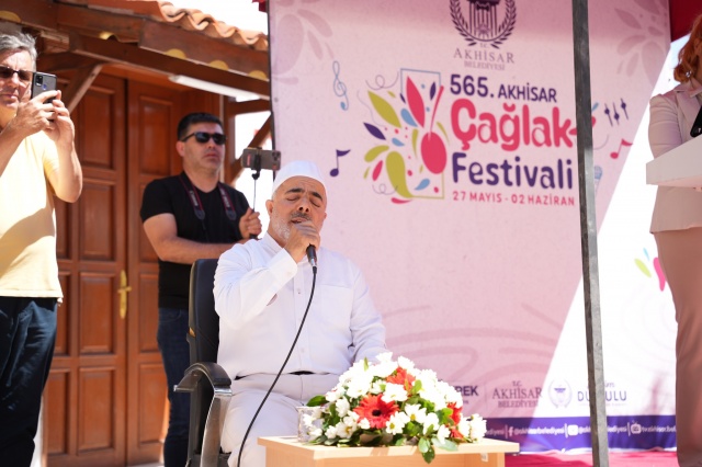 Akhisar Belediyesi ve Manisa Büyükşehir Belediyesi işbirliği ile düzenlenen Türkiye’nin en köklü 2’nci şenliği olarak bilinen 565’inci Çağlak Festivali’nin açılışı, festivalin doğuşuna vesile olan ünlü Türk alimi, bilim insanı Şeyh İsa’yı anma töreni ile başladı. Törende konuşan Akhisar Belediye Başkanı Besim Dutlulu, bu yıl 565’incisi kutlanan Çağlak Festivali’nin Akhisar’a, Manisa’ya ve tüm Türkiye’ye hayırlı olmasını diledi.