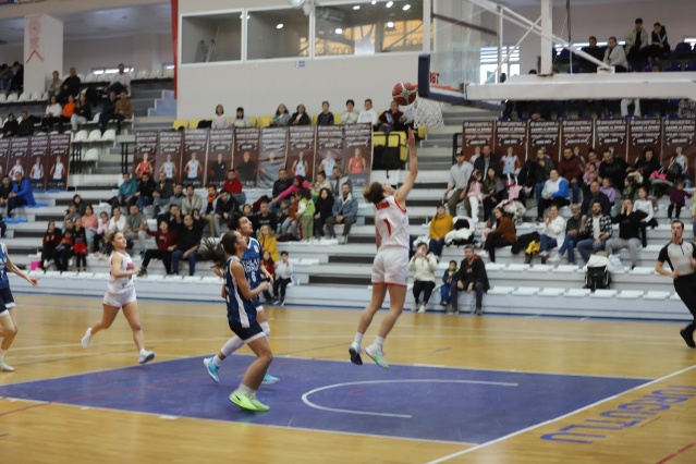 Turgutlu Belediyespor Başkanı ve Belediye Başkan Yardımcısı Hüseyin Maliz, “Hem voleybol hem de basketbol takımlarımızla yüzümüz güldü. Her iki takımımızın da oyuncularını ve teknik ekibini kutluyor, başarılarının devamını diliyorum” dedi.