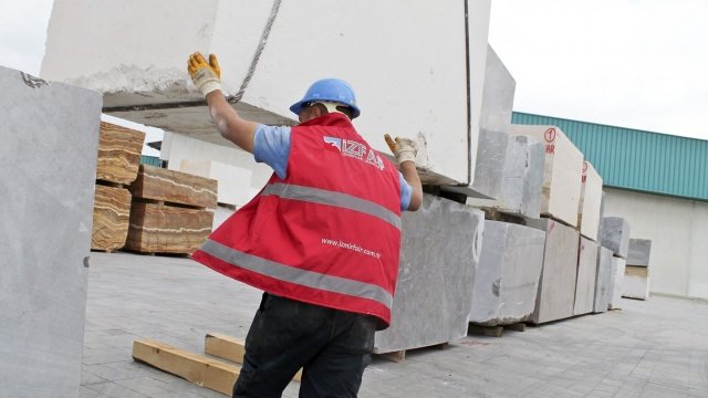 Ocak ayında en büyük alıcımız olan Çin'e normal seyreden blok mermer ihracat rakamları Şubat ayında yüzde 43, Mart ayında yüzde 68 oranında düşmüş Nisan ve Mayıs aylarında ise normalleşmeye başlayarak Haziran 2020 döneminibir önceki senenin aynı ayına göre yüzde 13 kayıpla kapadı.