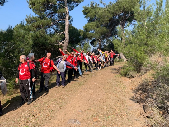 Yaz-Kış Yürüyüş Lideri Orhan Mert, “TURBELDAK olarak bu hafta düzenlediğimiz programda hem bölgemizin en önemli doğal güzelliklerinden birisi olan Türkmen Şelalesi’ne hem de Türkmen geleneklerinin yaşatıldığı Obasya Köyüne gittik. Arkadaşlarımızla birlikte bir kez daha Türkmen Şelalesi ve çevresindeki güzelliklere hayran kaldık. Yörük köylerinin geleneksel yaşamının korunduğu Obasya Köyü’nde unutamayacağımız zamanlar geçirdik. Bu güzel etkinliğimize katılan bütün arkadaşlarıma teşekkür ederim” ifadelerini kullandı.