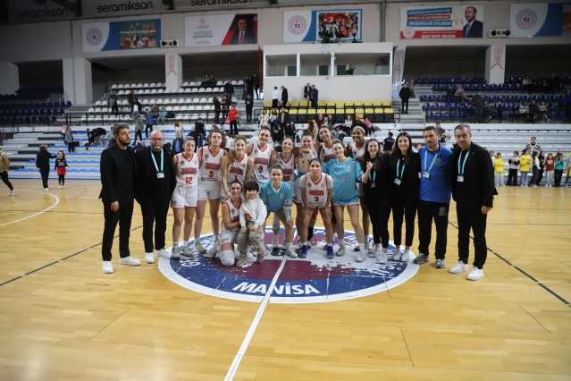 Kadın Basketbol Takımından bir galibiyet daha: 83-47
Lidya Garden City Turgutlu Belediyespor Kadın Basketbol Takımı, Bursa Uludağ Basketbol’u 83-47 gibi net bir skorla mağlup ederek galibiyet serisini sürdürdü.