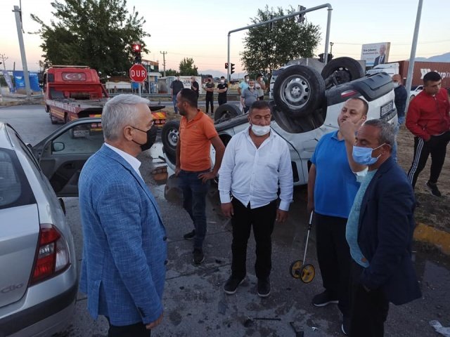 Kazanın hemen ardından olay yerine giden Saruhanlı Belediye Başkanı Zeki Bilgin kaza mahalline gelerek incelemelerde bulundu, yetkililerden yaralıların durumlarıyla ilgili bilgiler aldı, geçmiş olsun dileklerinde bulundu.
Kazayla ilgili soruşturma başlatıldı.