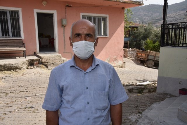 Demirci ilçesi, Ahatlar-Ahmetler arasındaki güzergahta Manisa Büyükşehir Belediyesi sathi kaplaması uyguladı. Yaklaşık 5 kilometrelik güzergahta yapılan yol çalışması nedeniyle memnuniyetini paylaşan Ahmetler Mahalle Muhtarı, mevcut güzergahta 1999 yılından beri yol çalışması yapılmadığını vurguladı.