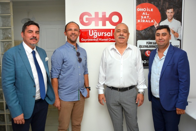 Geniş bir tarım havzası bulunan Nazili'nin dışarıdan sürekli göç aldığını ifade eden Uza, “Nazilli konumu itibariyle önemli bir noktada. Yıllardır il olma konusundaki süreçte mutlu sona yaklaştığımızı düşünüyoruz. Bu durum da bizi heyecanlandırıyor. Nazilli sürekli göç aldığı için konut talebi de artarak devam ediyor. Nazilli'de kurumsal bir gayrimenkul firmasına ihtiyaç vardı. GHO Uğursal Gayrimenkul olarak, konut satış kiralamaları ve arsa satışı konularında 5 kişilik bir ekiple hizmet vereceğiz” diye konuştu.



Açılış töreninde konuşan GHO Kurucusu Hasan Can Çalgır ise, “Nazilli ofisimizin hizmete açılması nedeniyle çok mutluyuz. Bizim için Ege'nin her noktası çok önemli. İnşaallah Nazilli'yi de kısa bir süre içinde il olarak göreceğiz. Nazilli'de kurduğumuz bu iş ortaklığıyla birlikte önemli işlere imza atacağımıza inanıyorum. GHO, Ege ve yurt çapında istikrarlı ve emin adımlarla büyümeye devam ediyor” ifadesini kullandı.



Konuşmaların ardından açılış kurdelası Nazilli Ticaret Odası Başkanı Nuri Arslan'ın da katılımıyla

tüm konukların alkışları eşliğinde kesildi.