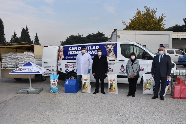 Sokak hayvanları için sayısız çalışmayı hayata geçiren Şehzadeler Belediyesi, sokaktaki can dostlarımıza hizmet verecek Can Dostlar Hizmet Aracını filosuna dahil ederek,  hizmet yelpazesini genişletti. Belediye Başkanı Ömer Faruk Çelik, Hayvanları Koruma Derneği Manisa Şubesi’ne 1 tonun üzerinde mama desteğinde bulunduklarını, sokak hayvanları için yeni besleme odakları yaptıklarını ve  bunları da derneğin yönlendirmesi ile kentin değişik noktalarına yerleştireceklerini ifade etti.