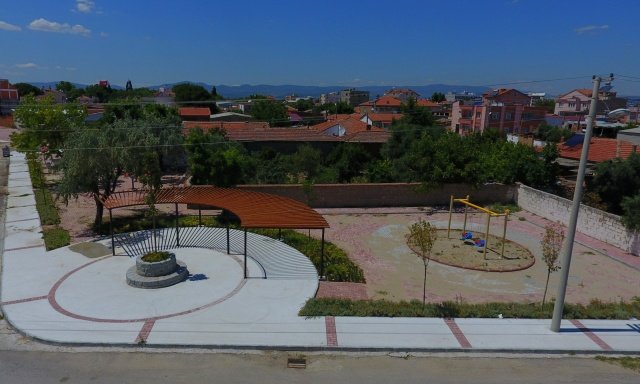 Saruhanlı Belediyesi Fen İşleri Müdürlüğü tarafından Yılmaz mahallesindeki Beydere caddesi ve Parakal sokakta hayata geçirilen peyzaj çalışmaları ve park vatandaşların büyük beğenisini kazandı.