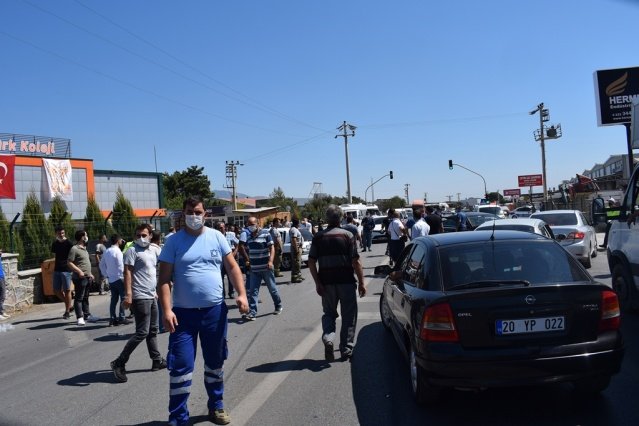 Dört aracın karıştığı trafik kazasında bir aracın sürücüsü ve yanında yolcu olarak bulunan bir kişi yaralandı. Kazayı gören çevredeki vatandaşların ihbarı üzerine olay yerine sağlık, itfaiye ve polis ekipleri sevk edildi. Kısa süre sonra olay yerine gelen ekipler araç içerisinde sıkışan sürücüyü çıkartarak sağlık ekiplerine teslim etti.