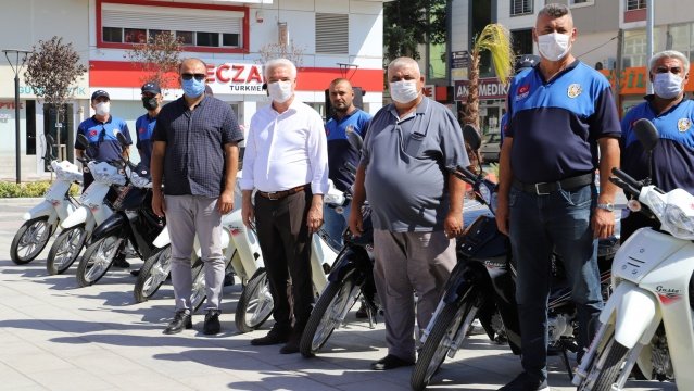 Başkan Bilgin, burada yaptığı açıklamada çiftçi ve üreticilerin arazilerdeki mahsul ve mallarını korumakla görevli Çiftçi Malları Koruma Başkanlığı'na destek olmak amacıyla motosiklet tahsis ettiklerini ifade etti.