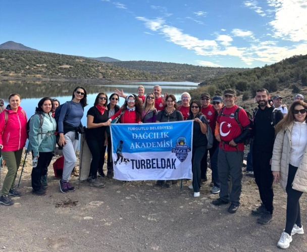 Turgutlu Belediyesi Dağcılık Akademisi (TURBELDAK) doğaseverleri tarih ve doğayla buluşturdu.
