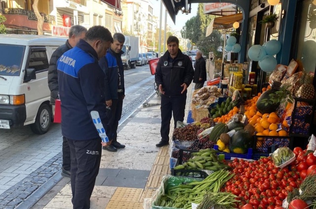 Turgutlu Belediyesi Zabıta Ekipleri ve İlçe Emniyet Müdürlüğü ekipleri, kent genelindeki kaldırım işgallerine karşı ortak denetim gerçekleştirdi.