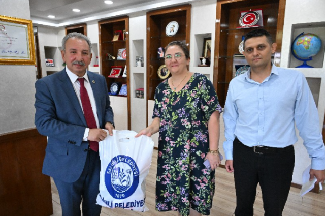 Salihli Belediyesi'nin bu anlamlı girişimi, çölyak hastalarının yaşam kalitesini artırırken, toplumsal dayanışmanın güzel bir örneğini de sergilemiş oldu.