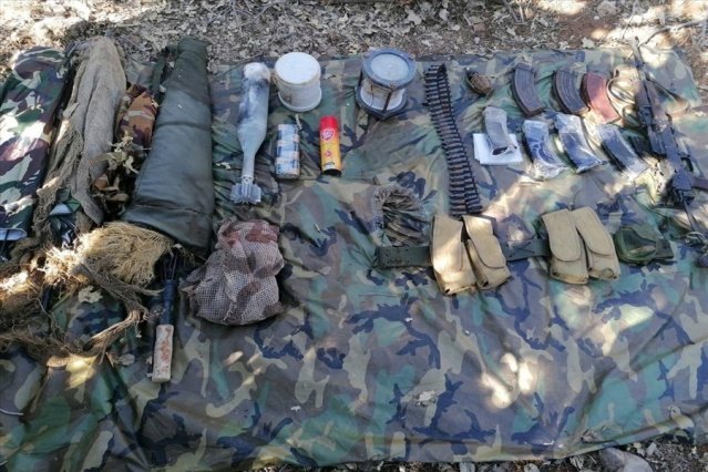 Milli Savunma Bakanlığından (MSB) yapılan açıklamada, Türk Silahlı Kuvvetlerinin, Irak kuzeyinde başlatılan “Pençe-Şimşek ve Pençe-Yıldırım” operasyonları ile teröristlere darbe vurmaya devam ettiği belirtildi.