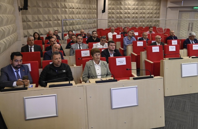 Meclis Onayı Bekleniyor

Bütün komisyonların onayını alan Stratejik Plan, Kasım ayında Büyükşehir Belediye Meclisi’nde görüşülecek. Plan, Manisa’nın yerel yönetim hedeflerini belirleyecek, belediyenin gelecekteki çalışmalarını yönlendirecek ve şehir için önemli adımlar atılmasını sağlayacak.