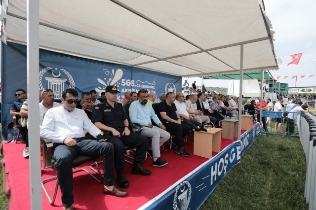 Akhisar Belediye Başkanı Besim Dutlulu, asırlara meydan okuyan ata sporumuz yağlı güreşin Akhisar’da yaşatılmasına büyük önem verdiklerini vurgulayarak, “Ata sporumuz güreşi Akhisar’da şanına yakışır şekilde sürdürmek için büyük bir özveriyle çalışıyoruz. Selçikli Mahallemize kazandırdığımız er meydanında ter döken tüm pehlivanlarımıza başarılar diliyor, tribünleri doldurarak bu kültürü sahiplenen ve yaşatan vatandaşlarımıza, organizasyon için hazırlıkları eksiksiz şekilde yapan belediye emekçilerimize teşekkür ediyorum” dedi.