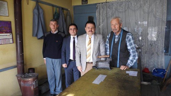Demirci İlçe Kaymakamı Mutlu Akyol, ilçe esnafını ziyaret ederek hayırlı işler temennisinde bulundu. Kaymakam Akyol’a esnaf ziyaretinde Kaymakam adayı Ahmet Kavanoz da eşlik etti.