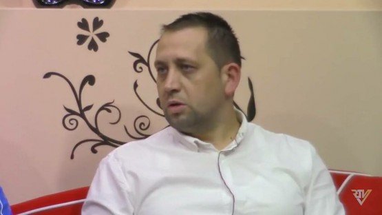 Bosna Hersek Taekvondo Federasyonu Başkanı Samir Sariç sporcuları için Türkiye Taekvondo Federasyonundan yardım talebinde bulundu. Federasyonuna bağlı 54 kulübün bulunduğunu belirten Sariç “ kulüplerde 3000 lisanslı yaklaşık 1000 tanesi uluslararası müsabakalara katılacak performansta sporcunun olduğunu, bu potansiyelin de WFT ve İTF isimli iki federasyonun birleşmesiyle ortaya çıktığını söyledi.  Bu güç birleşiminden başarılı sporcular çıktığını belirten Sariç “ 2017 yılında yapılan Avrupa Gençler Teakvonda şampiyonasında Bosna – Hersek Taekvondo Milli takım formasını giyen bir sporcumuz birinci oldu. Avrupa Büyükler şampiyonasında da bir ikincilik, bir üçüncülük aldık. Genç bir kadro ile yola çıktık, azimli ve bilimsel spor için var gücüyle çalışan antrenörlerimiz bu başarının mimarları oldu.” Dedi.

SAMİR SARİÇ KİMDİR?
Bosna Hersek Federasyonu Taekwondo
Federasyonun başkanıdır.
Sariç'in Federasyon başkanı olmasının ardından yıllar önce çöküntüye uğrayan Bosna-Hersek Teakvondo sporu adeta bir atalım yaşadı.
Samir Sariç 1984 yılında Zenitsa kentinde dünyaya geldi. Sarajevo Kriminaloji Enstitüsünü bitirip mezun olan Sariç  bütün hayatını ülkesinin teakvondo sporunda başarılı olması için harcadı.
Ülkesinde aynı zamanda  polis müdürlüğü  de yapan Sariç  federasyon başkanı olarak 19.Balkan Taekvondo Şampiyonasına 8 ülkeyle birlikte Bosna-Hersek'i de kattı.
Bu şampiyonada 52 milli sporcu ile müsabakalara çıkan Bosna Hersek Milli takımı 6 altın, 5 gümüş ve 7 bronz madalya ile şampiyonada 3. en iyi milli takım olma başarısını gösterdi.
2018 yılında yapılacak Avrupa Teakvondo Şampiyonasında Bosna-Hersek olarak ev sahipli yapmak istediklerini belirten Sariç  Türkiye'den bu konda destek beklediklerini ve şampiyonanın kendi ülkelerinde yapılması sayesinde ülkesinin teakvondo branşında uluslararası başarılara imza atabileceğini söylüyor.
Bosna-Hersek ve Türkiye kardeş iki ülkedir, bu konuda bu branşta Türkiye'nin göstereceği destek ve katkılarla şampiyonanın Bosna Hersek'te yapılabileceğini söylüyor.