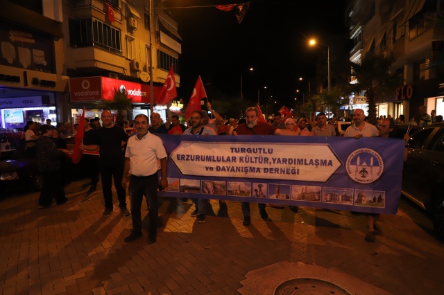 30 Ağustos Zafer Bayramı, tüm yurtta olduğu gibi Turgutlu’da da çeşitli etkinliklerle kutlandı. Turgutlu Belediyesi tarafından organize edilen kutlamalar Büyük Zafer Yürüyüşü ile başladı. Koza Parkı Kavşağı’ndan hareket edilen yürüyüşte binlerce kişi ellerinde Türk Bayrakları ve Atatürk Bayrakları ile Atatürk Bulvarı boyunca yürüyerek Zafer Bayramı coşkusunu yaşadı.