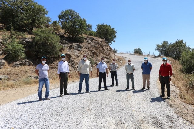 Manisa Büyükşehir Belediyesi MHP Meclis Üyesi Hayati İmrenlerli; “Bu yolu yaptıran Cengiz Başkanıma çok teşekkür ederim. 40 yıldır gelen giden siyasetçiler hep söz vermişler ama bu yolu yapmadılar. Ama Cengiz Başkan söz verdi ve yaptı. Emeği geçen herkese çok teşekkür ederiz" ifadelerini kullandı.