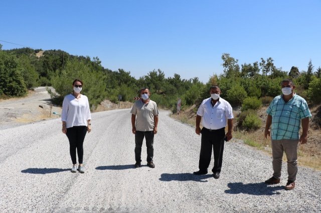 Muhtarlardan Teşekkür
Yol yapım çalışmaları nedeniyle memnuniyetlerini paylaşan mahalle muhtarları, hem yolları hakkında bilgiler verdiler hem de emeği geçenlere teşekkürlerini ilettiler.
Bağyolu Mahalle Muhtarı Bülent Gürcan; “Bağyolu Mahallemizden Osmancalı'ya kadar güzel bir yol yapım ve genişletme çalışması oldu. Bu güne kadar böyle geniş ve güzel bir yol görmedi bizim mahallelerimiz. Önceden iki araba yan yana geçemezdi ama şu anda havaalanı gibi yol oldu. Uçak inse iner bu yola. Hayal bile edemediğimiz yolu Cengiz başkanımız yaptı. Allah razı olsun Cengiz Başkanımızdan” ifadelerini kullandı.