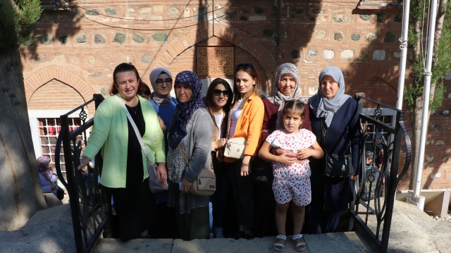Manisa Büyükşehir Belediyesi, ‘Adım Adım Manisa’ projesi kapsamında Soma ilçesinden gelen 95 kişilik kadın kafilesine kültürel gezi düzenledi. Kafile, tıp tarihi müzesinden, Çanakkale Müzesi’ne varana kadar tarihi ve kültürel yerleri ziyaret etti.