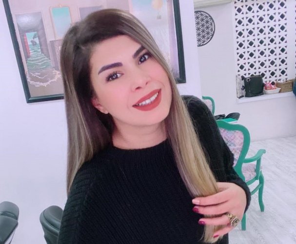 Pandemi nedeniyle maskelerin hayatımıza girmesi kadınların kaş ve göz makyajına yoğunlaşmasına yol açtı. Kalıcı Makyaj Uzmanı Meltem Seren, maskeden dolayı yüzün alt kısmının kapanmasının dikkatleri kaş ve gözlere yönelttiğini, bu nedenle de kaş tasarımı, eyeliner, kirpik lifting ve ipek kirpik gibi uygulamalara ilginin arttığını söyledi.