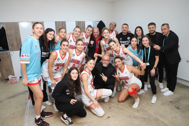 TVF Kadınlar 2. Ligi 10. hafta maçlarında Turgutlu Belediyesi Kadın Voleybol Takımının rakibi Akhisar Belediye Spor oldu. Manisa Atatürk Spor Salonu’nda oynanan müsabakada kırmızı siyahlılar rakibini (25-23) (27-25) (19-25) (19-25) (11-15) sonuçlarıyla muhteşem bir geri dönüşle 3-2 yenerek güzel bir galibiyete daha imza attı.