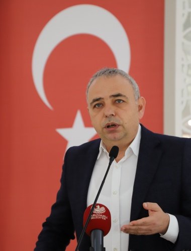 Milletvekili Bakırlıoğlu toplantıda yaptığı konuşmada Türkiye'nin ekonomik olarak zor günler geçirdiğini ifade ederek şunları kaydetti;"Bu zorluklar baş edemeyen bir iktidar var. Baş edemedikçe, halka bir şey veremedikçe, halkın sorunlarını çözemedikçe Cumhuriyet Halk Partisi ile uğraşan, İYİ Parti ile uğraşan, majestelerinin muhalefetini yaratmaya çalışan, kendine uygun bir muhalefet yaratmaya çalışan, belediyelerle uğraşan bir iktidarla karşı karşıyayız. Millet, kendisini unutan iktidara, yapılacak ilk seçimde kendini hatırlatacaktır."