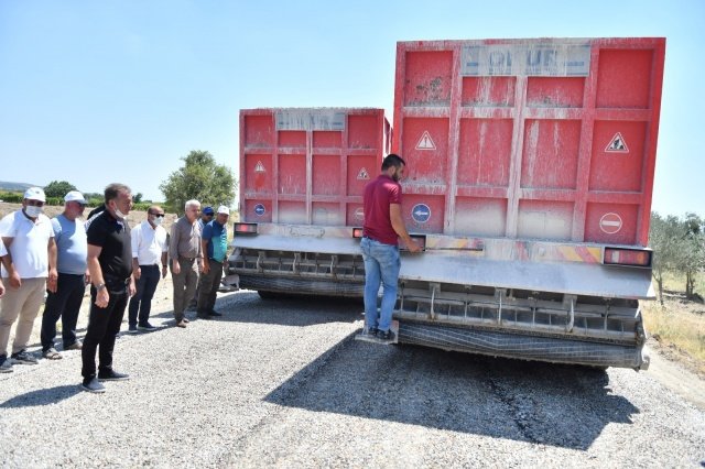 Buradaki programa Saruhanlı Belediye Başkan Yardımcısı Hüseyin Baysal, CHP Saruhanlı ilçe Başkanı Hasan Levent, Şehzadeler İlçe Başkanı Hakan Gürtunca, Yeşilköy muhtarı İbrahim Fındıkoğlu ve çiftçiler katıldı.