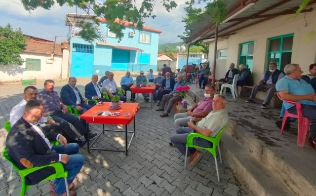 Mahalle Muhtarı Hüseyin Elver ve mahalleli kadınlar, Başkan Bilgin'e teşekkür ederek çiçek verdi.

Başkan Bilgin, daha sonra kahvehaneye geçerek vatandaşlarla sohbet etti.