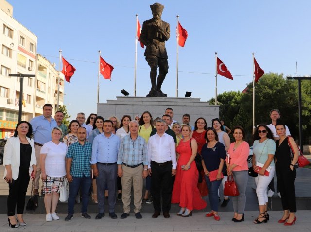 Başkan Bilgin, daha sonra Dernek Başkanı Şahin ve Derneğin Yönetim Kurulu Üyeleriyle akşam yemeğinde bir araya geldi.