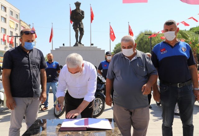 İlçedeki tören alanında düzenlenen programda, Belediye Başkanı Zeki Bilgin, imzalanan protokolün ardından motosikletleri ÇMK Başkanı Adem Güler'e teslim etti.