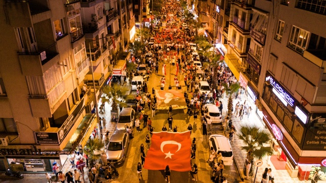 Çünkü 1600 tane SMA hastası çocuğumuz var, maalesef hükümet görmezden geliyor. Ama onlar istedikleri kadar görmezden gelsin, ben Turgutlulu hayırseverlerin ikinci kampanyayı da yaparak Türkiye’de bir ilke daha imza atacaklarına inanıyorum ve hepinizden Feyyaz Alperen için destek olmanızı istiyorum.