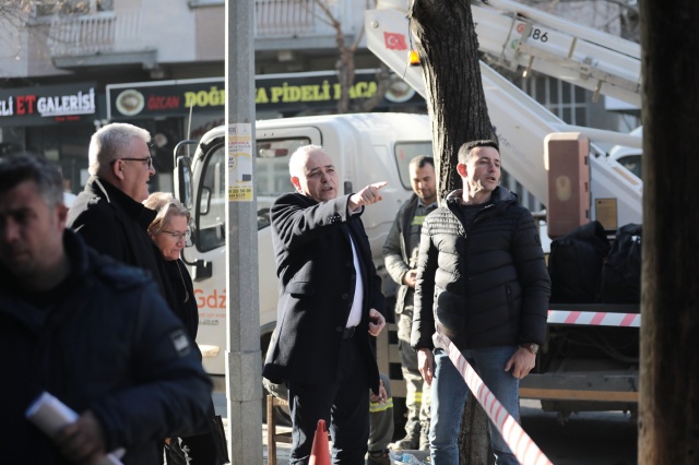 Manisa Büyükşehir Belediyesi MASKİ Genel Müdürlüğü ekipleri Akhisar’da yağmur suyu hattı ve menfez yenileme çalışmalarına başladı.