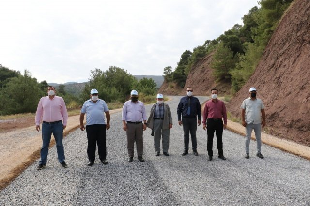 Yaklaşık 13 kilometrelik sathi kaplama çalışması ile mahalleler arasındaki ulaşım daha güvenli hale geldi. Çalışmaların ardından Manisa Büyükşehir Belediyesi Muhtarlıklar Daire Başkanlığı ekipleri mahalleleri ziyaret ederek mahalle muhtarları ile bir araya geldi ve gerçekleştirilen asfalt çalışmalarını inceledi. Başkan Cengiz Ergün'ün selamlarını ileten Muhtarlıklar Daire Başkanlığı ekipleri, Başkan Ergün mahalle muhtarlarına gönderdiği saatleri de hediye etti.